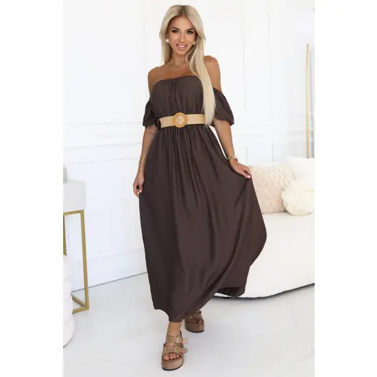 614-1 Sukienka maxi w stylu boho z odkrytymi ramionami i paskiem - CZEKOLADOWA-2