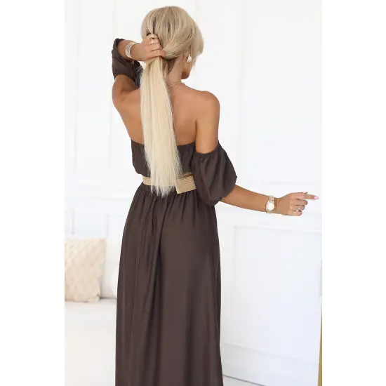 614-1 Sukienka maxi w stylu boho z odkrytymi ramionami i paskiem - CZEKOLADOWA-5