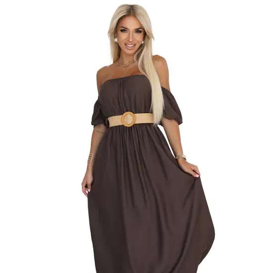 614-1 Sukienka maxi w stylu boho z odkrytymi ramionami i paskiem - CZEKOLADOWA-10