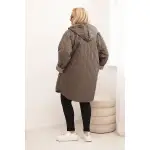 Kurtka damska Plus Size pikowana z kapturem i napisem HOPE cappucino-4
